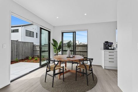 Photo of property in 22 Port Way, Rosehill, Papakura, 2113