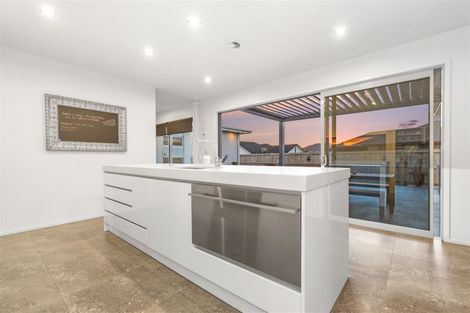 Photo of property in 172 Saint James Drive, Huntington, Hamilton, 3210