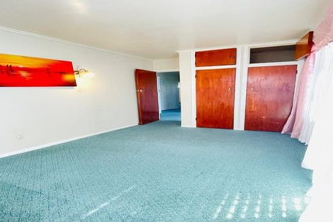 Photo of property in 31 Te Atatu Road, Te Atatu South, Auckland, 0610