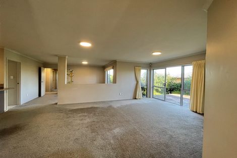 Photo of property in 14 Springtide Place, Red Beach, 0932