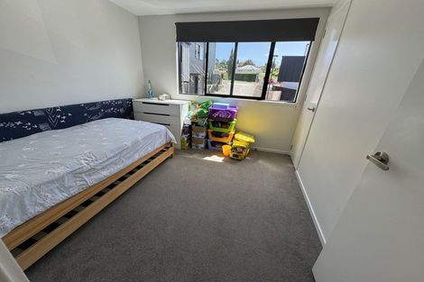 Photo of property in 7/37 Camelot Place, Glenfield, Auckland, 0629