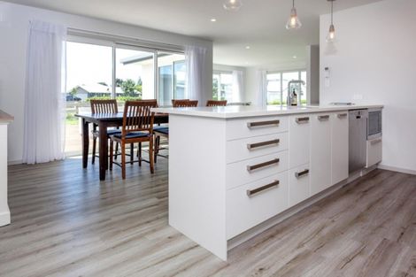 Photo of property in 37 Longreach Drive, Cooks Beach, Whitianga, 3591