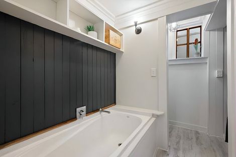 Photo of property in 2a Ripon Street, Lyttelton, 8082