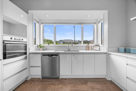 Photo of property in 5 Malbec Place, Huapai, Kumeu, 0810