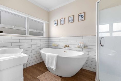 Photo of property in 3 Laingrange Place, Laingholm, Auckland, 0604