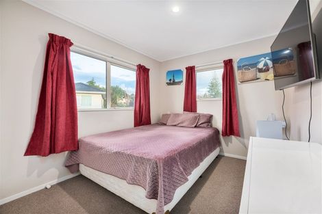 Photo of property in 2 Manatu Lane, Kelston, Auckland, 0602