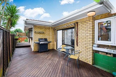 Photo of property in 2/18 Wairakei Street, Greenlane, Auckland, 1051