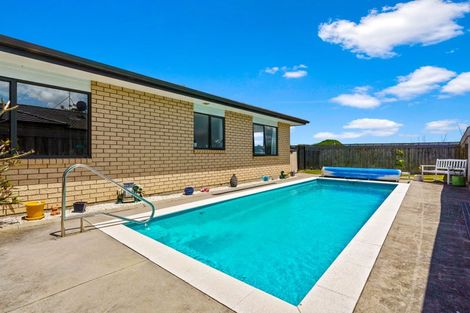 Photo of property in 19 Raabia Close, Parakai, 0830