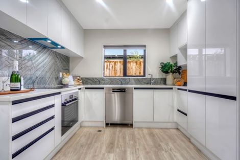 Photo of property in 5/2 Smiths Avenue, Papakura, 2110