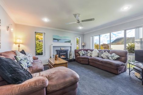 Photo of property in 5 Fantail Heights, Picton, 7220