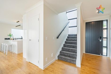 Photo of property in 8 Poto Road, Normandale, Lower Hutt, 5010