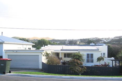 Photo of property in 1 Retter Street, Paparangi, Wellington, 6037