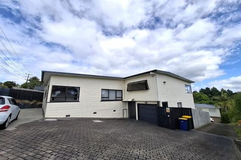 Photo of property in 1/52 Pupuke Road, Hillcrest, Auckland, 0627
