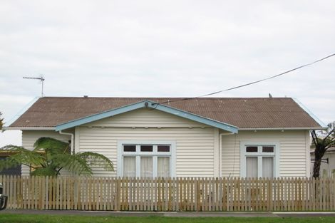 Photo of property in 2 Rainsford Street, Moturoa, New Plymouth, 4310