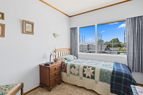 Photo of property in 2/12 Beechwood Road, Rothesay Bay, Auckland, 0630