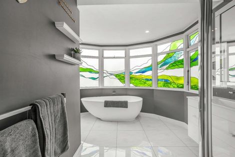 Photo of property in 33 Waitohu Road, York Bay, Lower Hutt, 5013