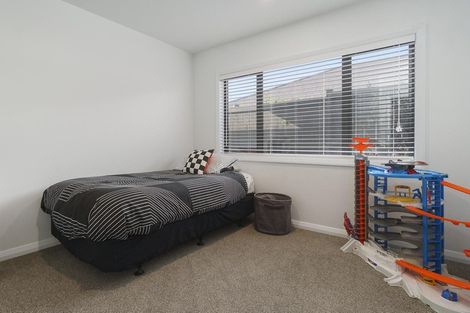 Photo of property in 22 Sir Lincoln Drive, Kumeu, 0810