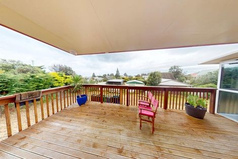 Photo of property in 3 Norna Grove, Waikawa Beach, Levin, 5573