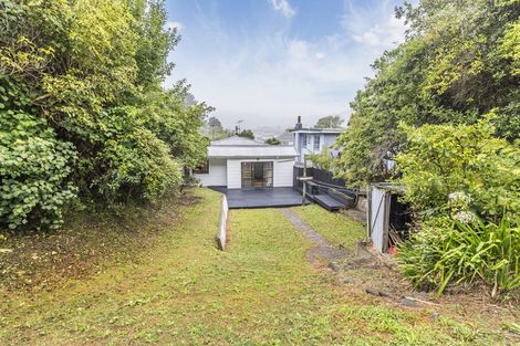 Photo of property in 15 Victory Crescent, Tawa, Wellington, 5028