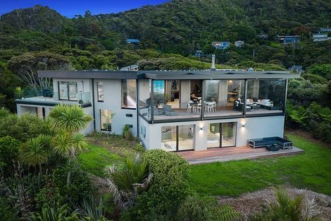 Photo of property in 124a Seaview Road, Piha, New Lynn, 0772