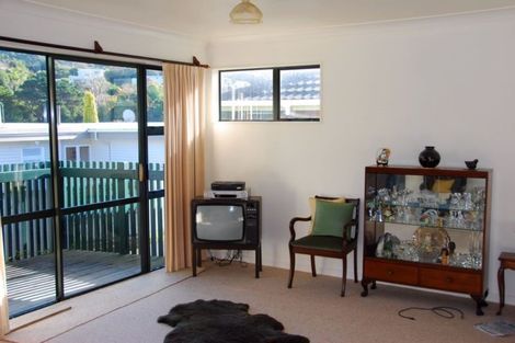 Photo of property in 17b Roy Street, Tawa, Wellington, 5028