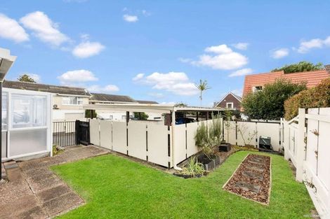 Photo of property in 52o Pilkington Road, Panmure, Auckland, 1072