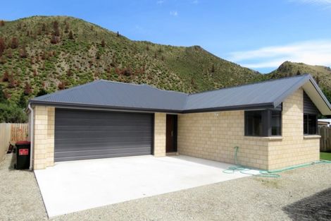 Photo of property in 71a Bledisloe Street, Kurow, 9435