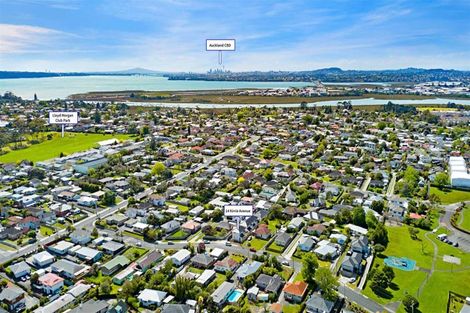 Photo of property in 14b Kirrie Avenue, Te Atatu South, Auckland, 0610