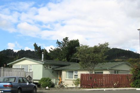 Photo of property in 15 Ecclesfield Grove, Silverstream, Upper Hutt, 5019