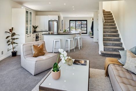 Photo of property in Endeavour Apartments, 1/125 Thorndon Quay, Pipitea, Wellington, 6011