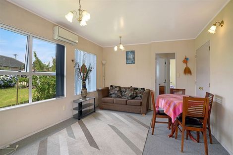 Photo of property in 13 Vodanovich Road, Te Atatu South, Auckland, 0610