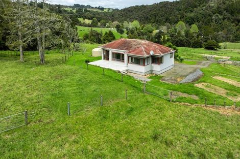 Photo of property in 369 Mangakura Road, Helensville, 0875