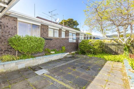 Photo of property in 2/2 Benzie Avenue, Elderslea, Upper Hutt, 5018