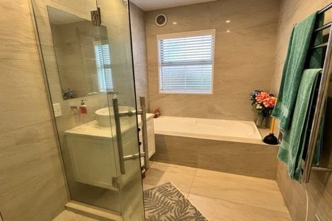 Photo of property in 13 Tranquility Rise, Mellons Bay, Auckland, 2014