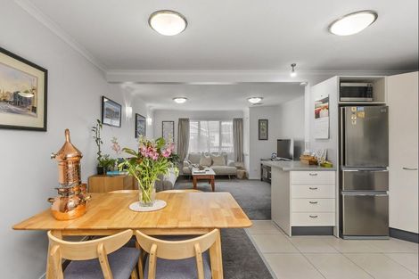 Photo of property in 2/4 Ellesmere Avenue, Miramar, Wellington, 6022