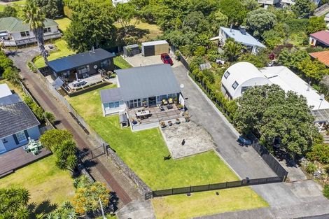 Photo of property in 45 Kiwi Esplanade, Mangere Bridge, Auckland, 2022