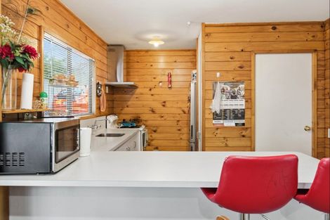 Photo of property in 94a Newlands Road, Newlands, Wellington, 6037