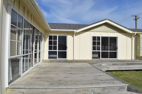 Photo of property in 68 Marine Parade, Otaki Beach, Otaki, 5512