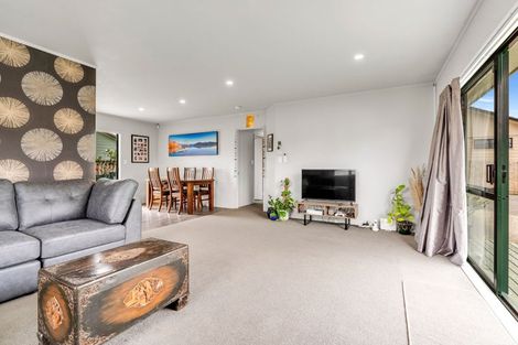 Photo of property in 8a Melleray Place, Randwick Park, Auckland, 2105