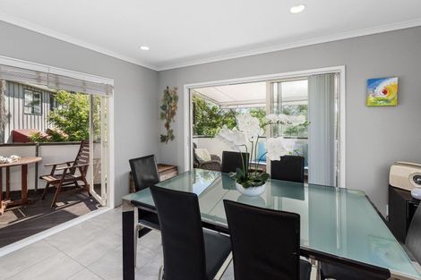 Photo of property in 2/13 Arran Road, Browns Bay, Auckland, 0630