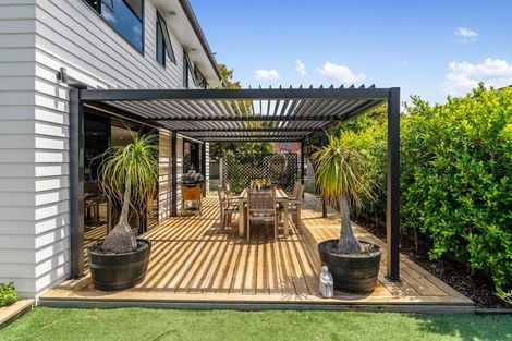Photo of property in 2 Tollana Road, Te Atatu Peninsula, Auckland, 0610