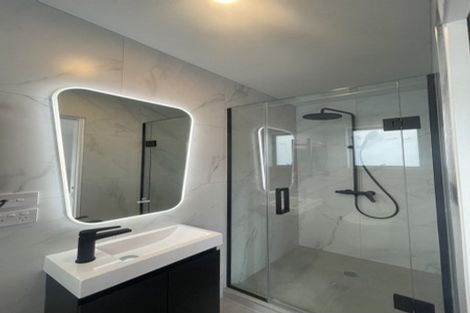 Photo of property in 53d Edmonton Road, Henderson, Auckland, 0612