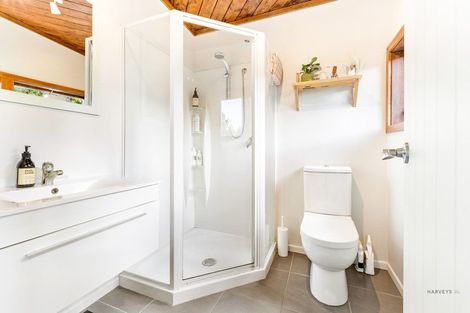 Photo of property in 24 Mahoe Road, Titirangi, Auckland, 0604