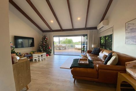 Photo of property in 4 Waiora Road, Stanmore Bay, Whangaparaoa, 0932