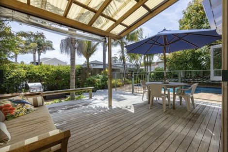 Photo of property in 38 Queensway, Three Kings, Auckland, 1024