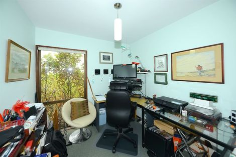 Photo of property in 11 Osmond Lane, Mount Pleasant, Christchurch, 8081