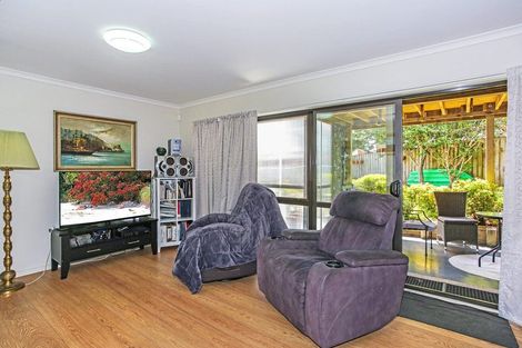 Photo of property in 11 Millen Place, Clarks Beach, 2122