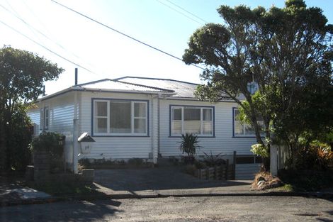 Photo of property in 14 Dunmail Way, Newlands, Wellington, 6037