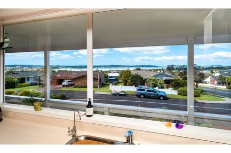Photo of property in 2 Parkside Road, West Harbour, Auckland, 0618