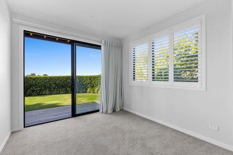 Photo of property in 102 Vipond Road, Stanmore Bay, Whangaparaoa, 0932